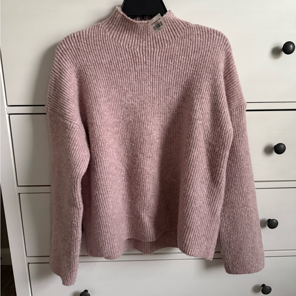 Abercrombie & Fitch Soft Pink Turtleneck Sweater, small